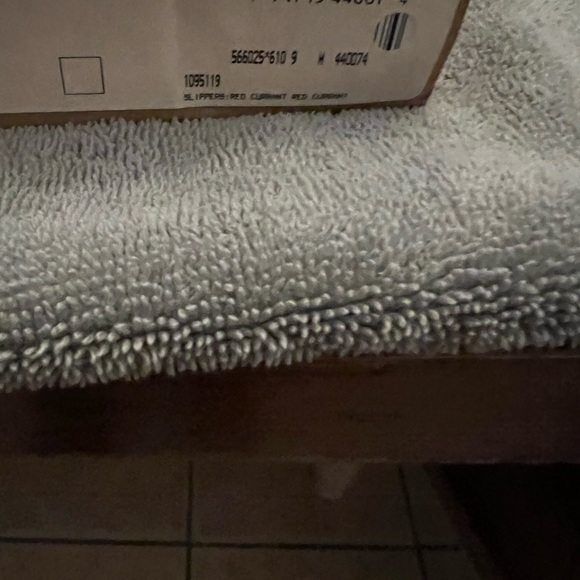 Ugg slippers - Picture 2 of 5